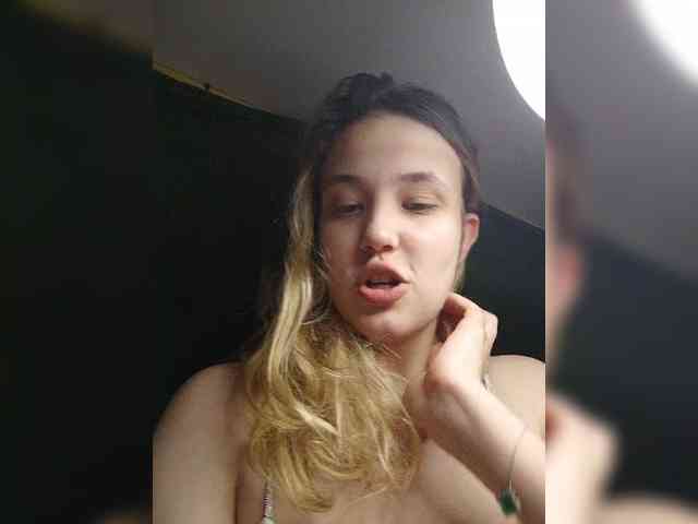 EmiLovMur webcam