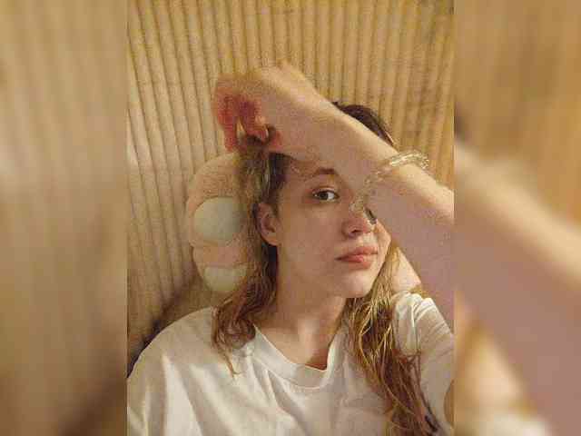 EmiLovMur webcam