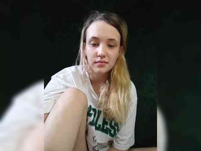 EmiLovMur webcam