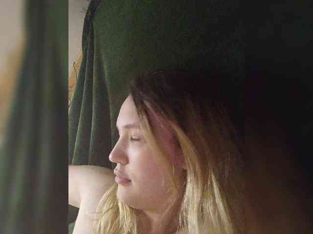EmiLovMur webcam