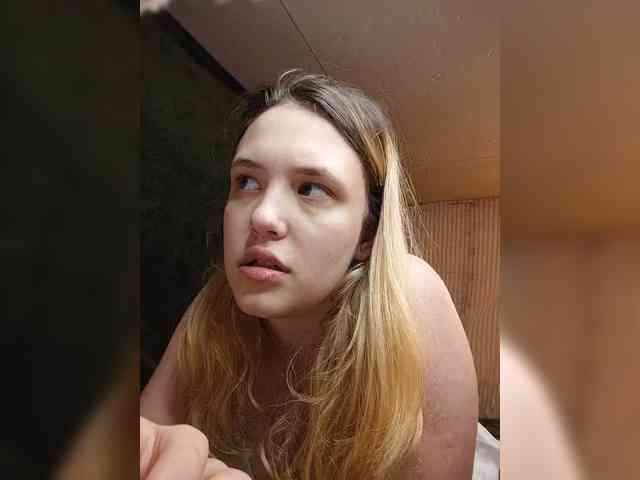 EmiLovMur webcam