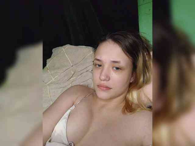 EmiLovMur webcam