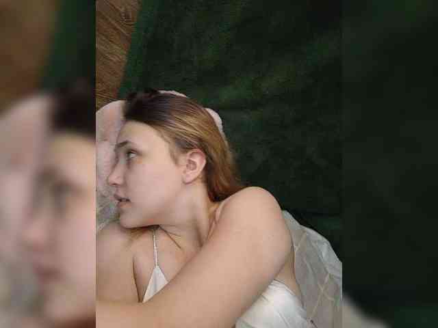 EmiLovMur webcam
