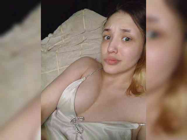 EmiLovMur webcam