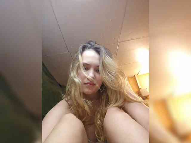 EmiLovMur webcam