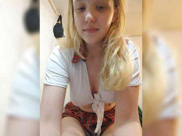 EmiLovMur webcam
