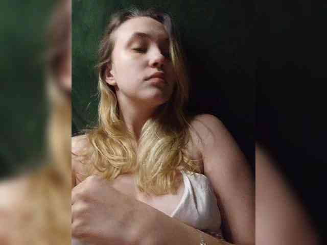 EmiLovMur webcam
