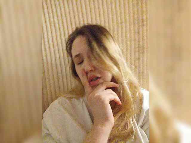 EmiLovMur webcam