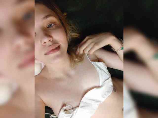 EmiLovMur webcam