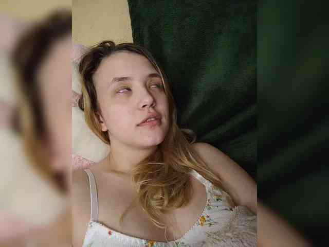 EmiLovMur webcam