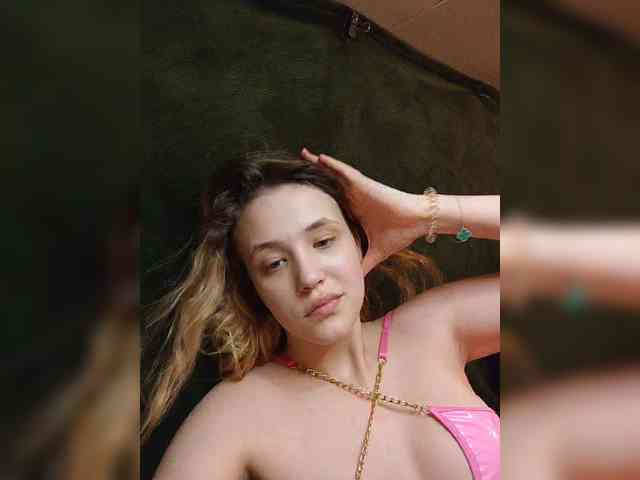 EmiLovMur webcam