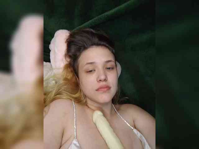 EmiLovMur webcam