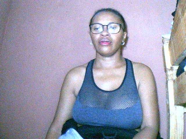 Nirinah2710 on BongaCams 