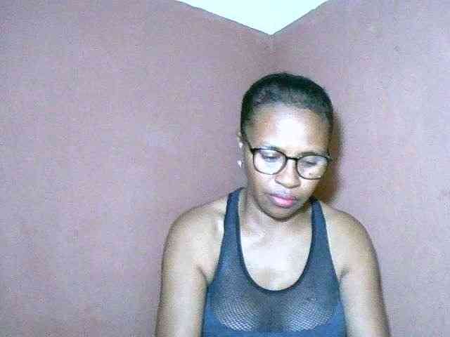 Nirinah2710 webcam