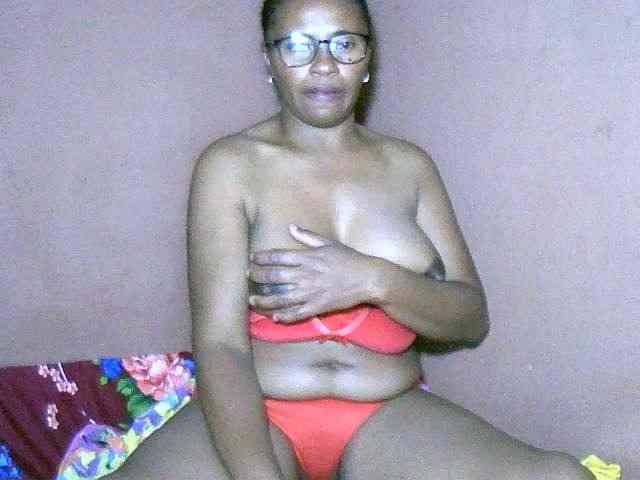 Nirinah2710 webcam