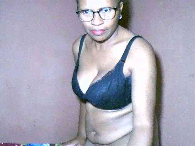 Nirinah2710 webcam