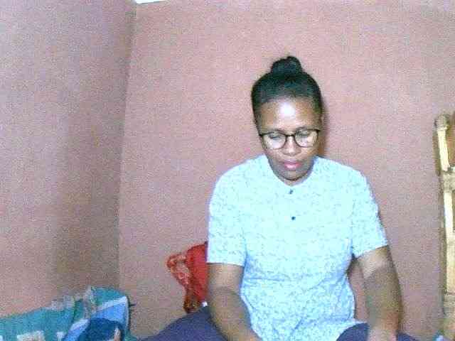 Nirinah2710 webcam