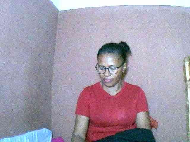 Nirinah2710 webcam