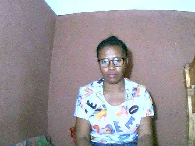 Nirinah2710 webcam