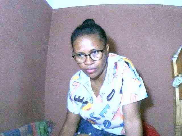 Nirinah2710 webcam