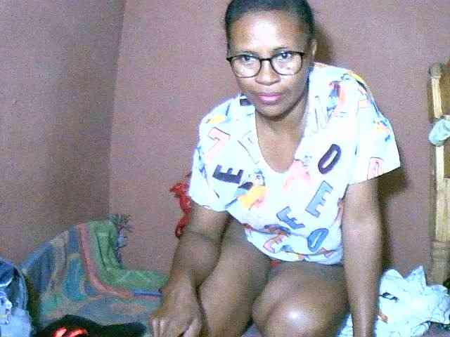 Nirinah2710 webcam