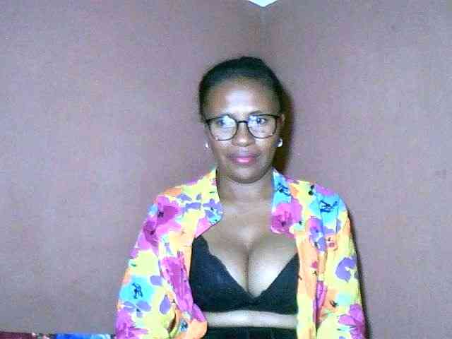 Nirinah2710 webcam