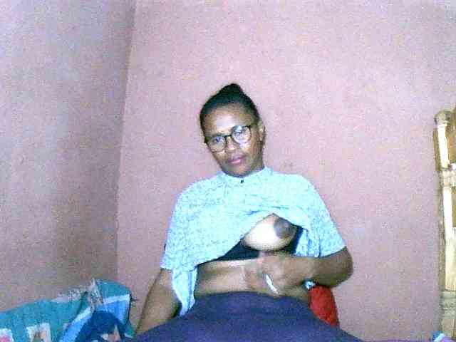 Nirinah2710 webcam