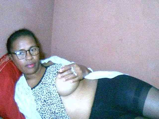Nirinah2710 webcam