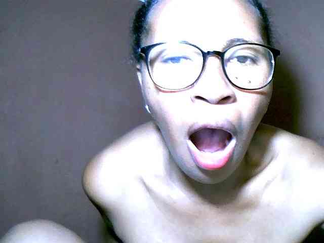 Nirinah2710 webcam