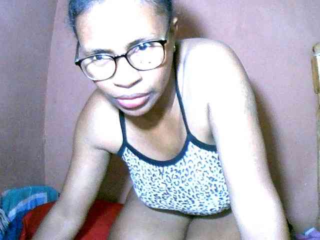 Nirinah2710 webcam