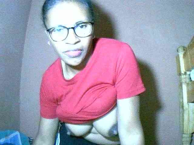 Nirinah2710 webcam