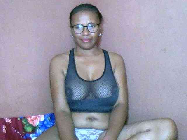 Nirinah2710 webcam