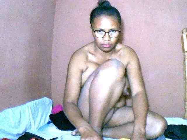 Nirinah2710 webcam