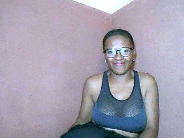 Nirinah2710 webcam