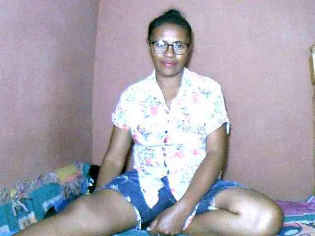 Nirinah2710 webcam