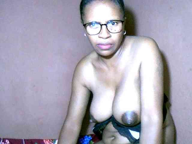 Nirinah2710 webcam