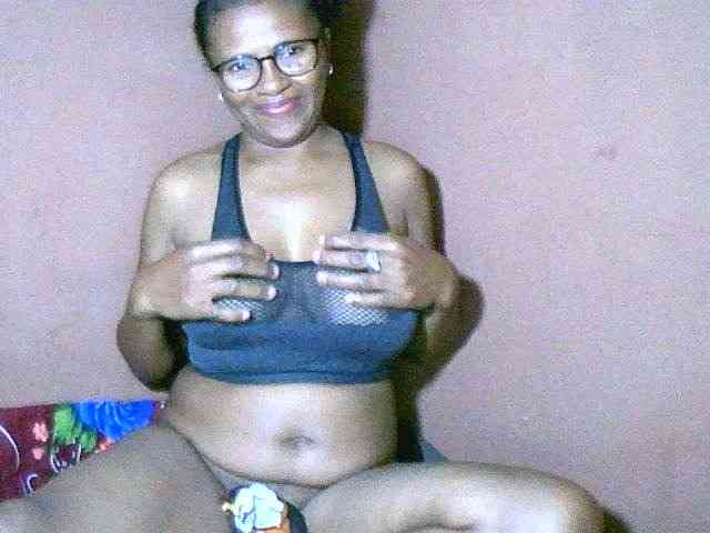 Nirinah2710 webcam
