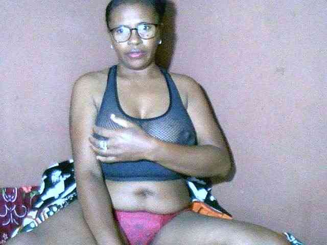 Nirinah2710 webcam