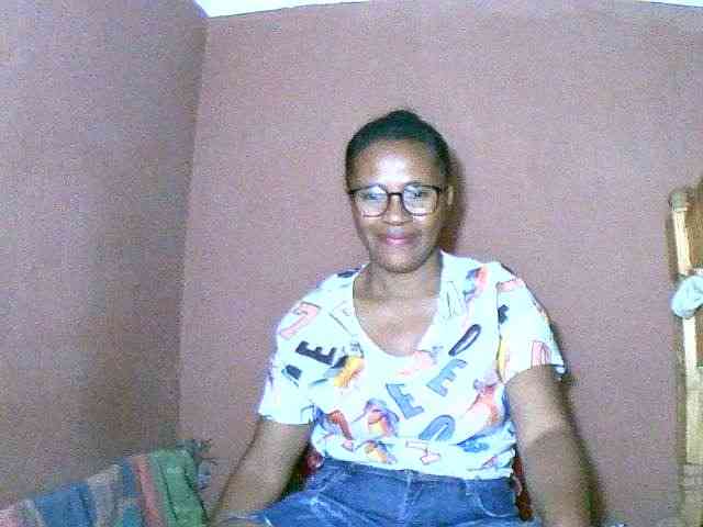 Nirinah2710 webcam