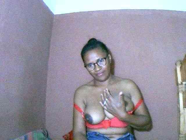 Nirinah2710 webcam