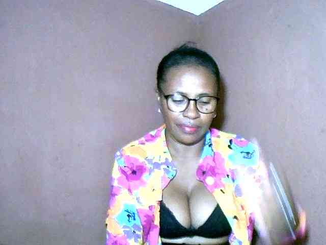 Nirinah2710 webcam