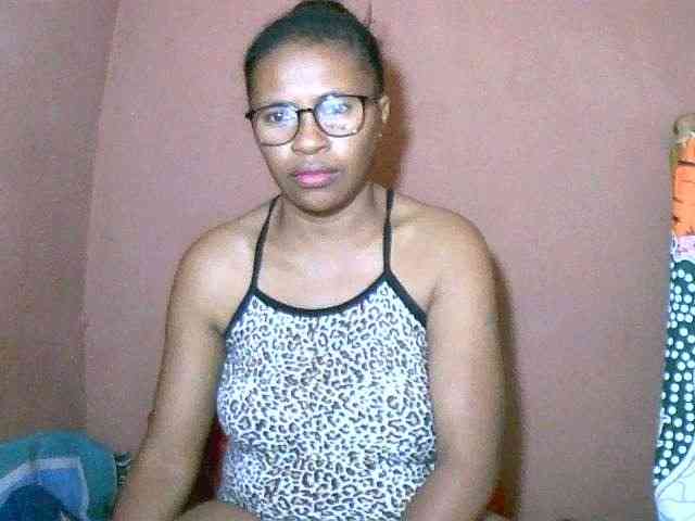 Nirinah2710 webcam
