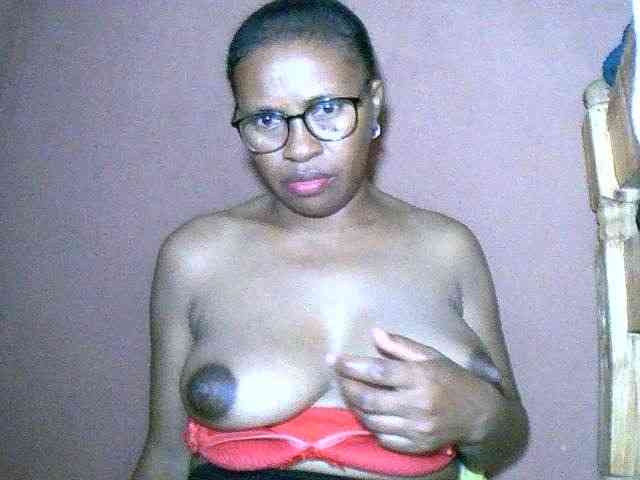 Nirinah2710 webcam