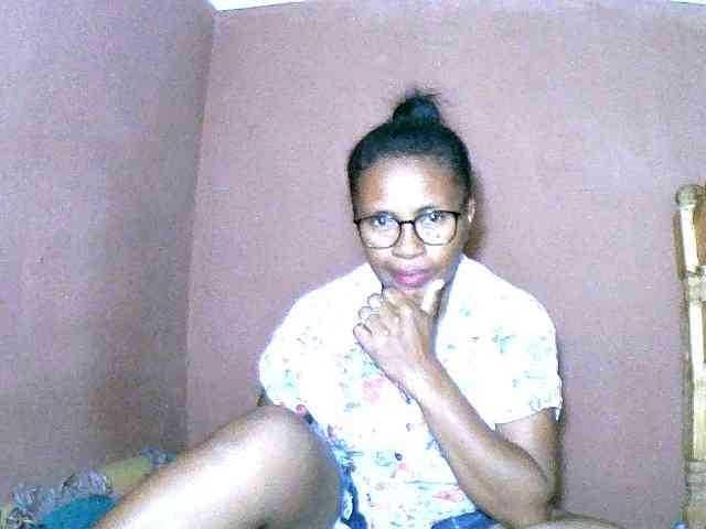 Nirinah2710 webcam