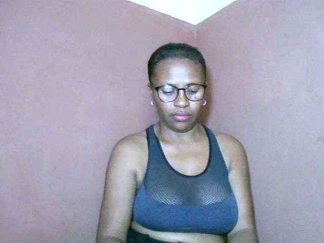 Nirinah2710 webcam