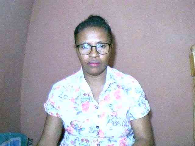 Nirinah2710 webcam