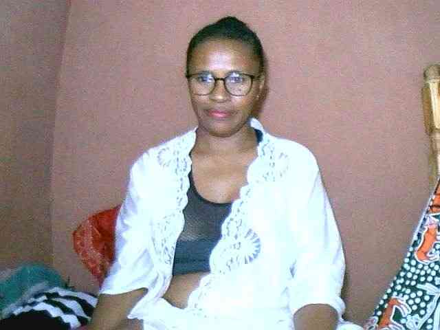 Nirinah2710 webcam