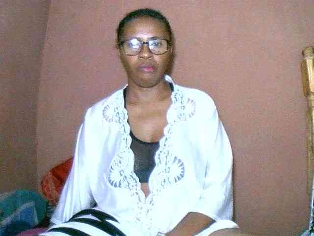 Nirinah2710 webcam