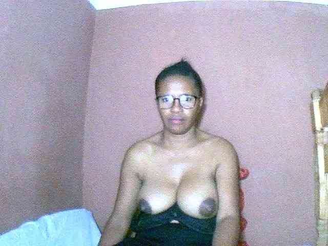 Nirinah2710 webcam