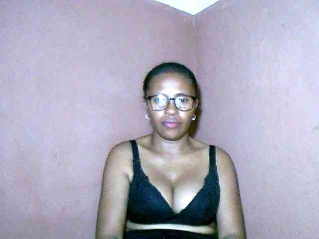 Nirinah2710 webcam